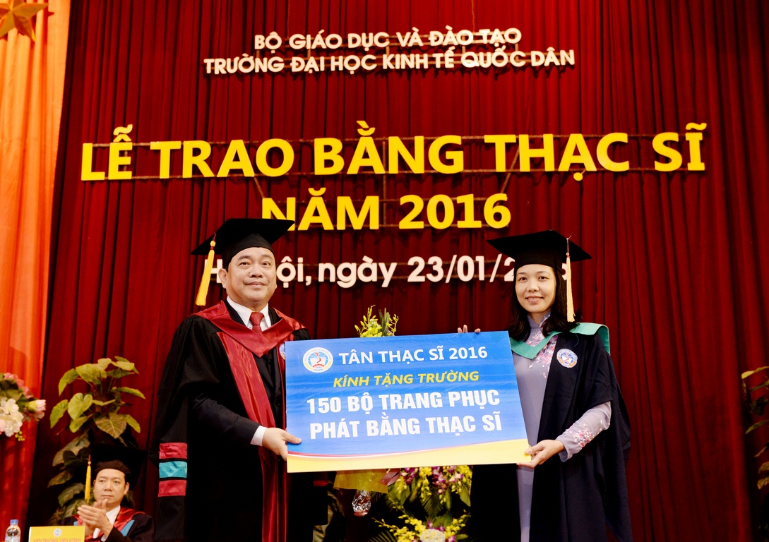 Description: D:\Anh hoat dong KTQD\Trao bang thac sy\DSC_3898 (Copy).JPG