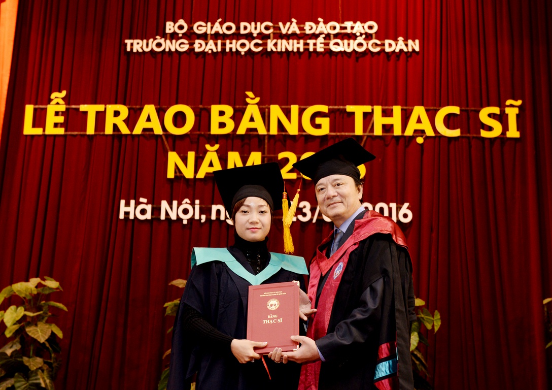 Description: D:\Anh hoat dong KTQD\Trao bang thac sy\DSC_3936 (Copy).JPG