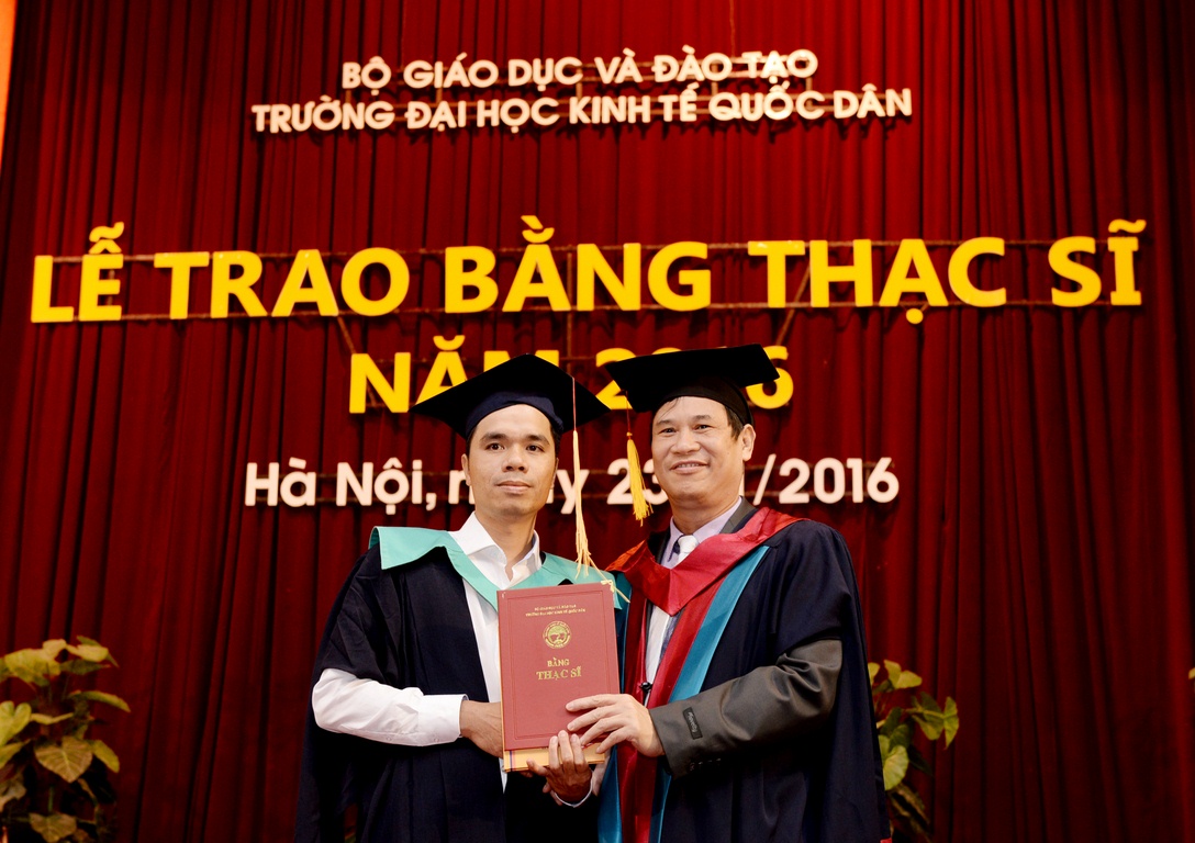 Description: D:\Anh hoat dong KTQD\Trao bang thac sy\DSC_3937 (Copy).JPG