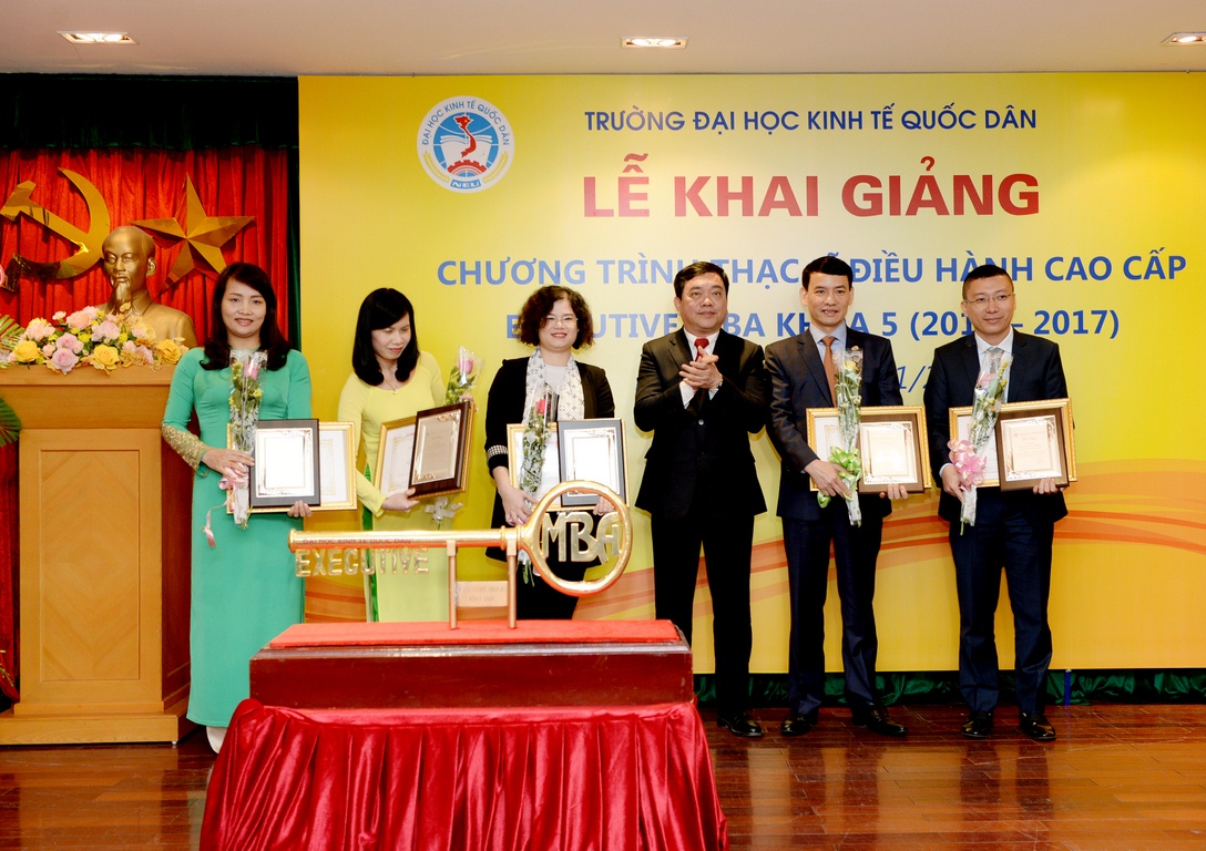 Description: Description: D:\Anh hoat dong KTQD\Thac si cao cap\DSC_4027 (Copy).JPG