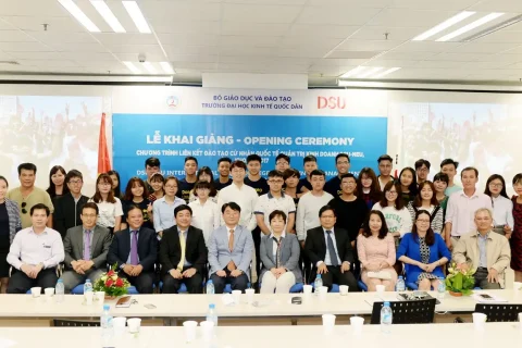 06535f12-5d8c-46e1-904a-4d8e668fb9a4