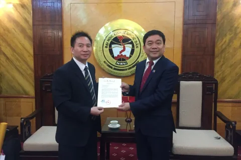 2fa0d720-09fc-4be4-ba62-c4bc0386aaf7