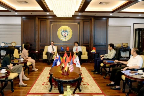 6c670cfa-3a22-4ec8-ba99-7c15c09b7831