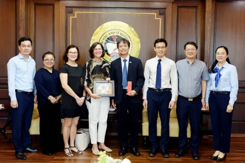 6d9dfb8d-9503-49fa-8ec6-3de7d88f3405