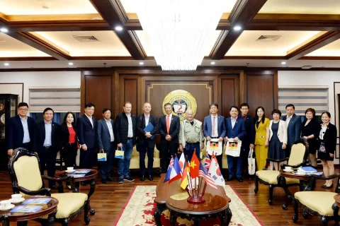 6ec371a2-275b-40f0-94d5-5f53585853ba