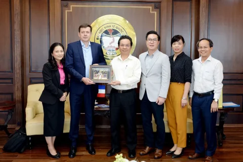 6f8dae21-2b84-4906-abda-01764d640302