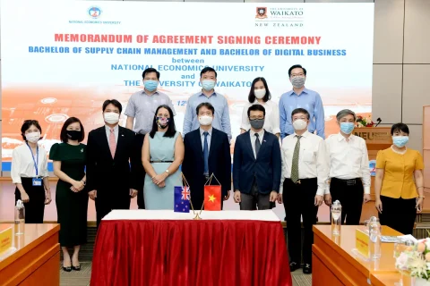 7d7d6335-f958-42a4-8e75-8a0d707b4699