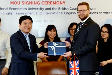 8de7f966-b10c-43d0-85ef-d3cbce0db4d3