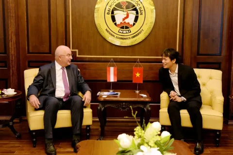 b5309c1e-fc03-4973-bec6-fb985544587d