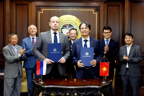 b70dda51-3624-48ad-9e01-c2afb3e74867