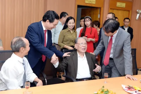 b8776360-3589-43b9-afd3-7a238dbb922f