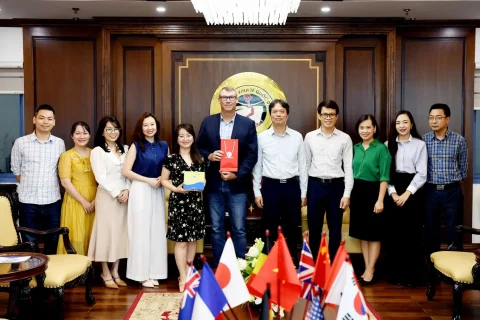 d9c394ee-8d03-411d-a13c-cd052b3a0e9e