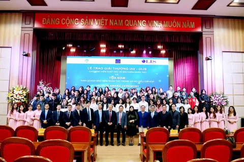 e6e2e9bc-6abc-4acd-bd45-64ec6ab9427d