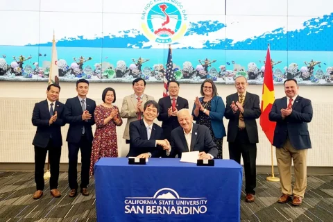 eef526a0-e377-4572-a2d7-f8a54a8ad98e