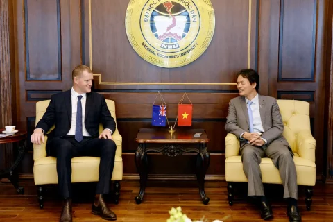 ef6f8439-255f-4bc1-8dff-aac08e254519