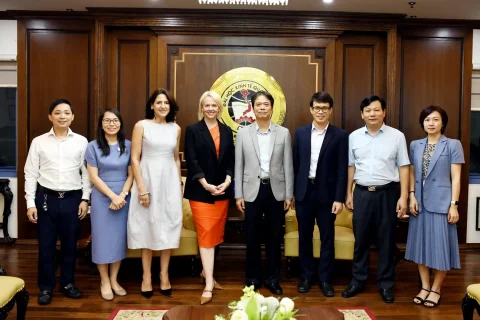 f5c55fe2-ff7f-47b6-9572-e46f0b309d26