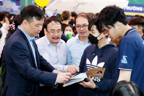 f7ac0f56-12ae-4df8-a658-7ed78308596a