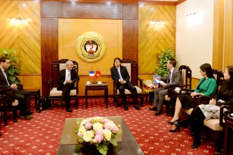 fea0e75b-d85e-4621-8b2a-affe63af551e