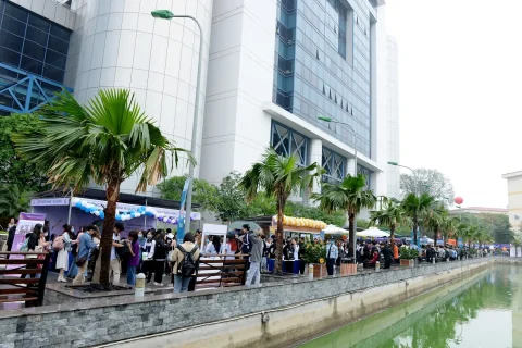 feefd411-6b57-46e8-bf49-5edd7417fbd5