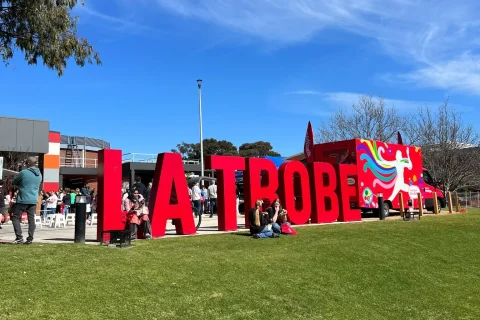 6fc48fd4-77ba-4229-9b6e-75bc0d2a39e7