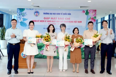 9eccdf2d-a232-4f77-a1ff-d395d18ef054