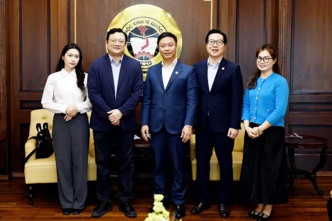 47007309 9726 44aa 9eef 20cbf9d8cca8