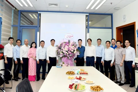 9702db21 80fb 4c8f 87b3 9a0694bc61ce