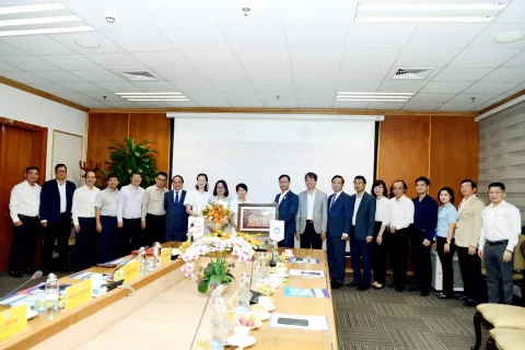 9f28ef2c 57df 4a4e B6c2 11fd23316a66