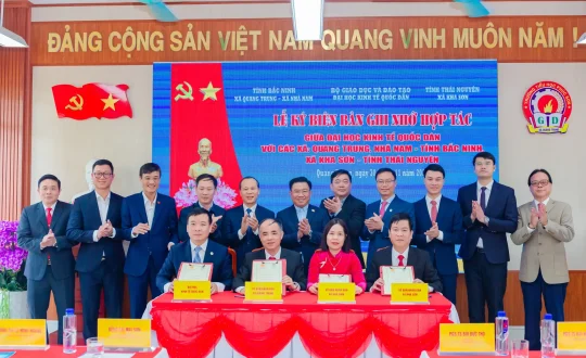 4. Ký Kết Hợp Tác