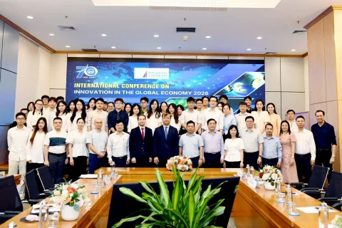 6. Các đại Biểu Tham Gia Hội Thảo Chụp Hình Lưu Niệm